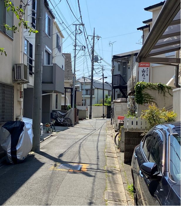 （北千束駅から）左に曲がると、（洗足駅から）右に曲がると